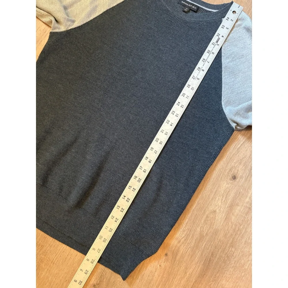 Banana Republic Sweater Medium Grey Colorblock Merino Wool Raglan Minimalist